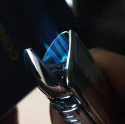 Cohiba® Sigarenaansteker - Sigarenboor - Sigaren - Sigaar - Cohiba Aansteker - Sigarenboor - Sigaren Accessoires - Sigarenknipper - Sigaar Aansteker - Cohiba - Incl. Luxe Geschenkdoos - Rood -Keukengrill Winkel 1200x1197 1