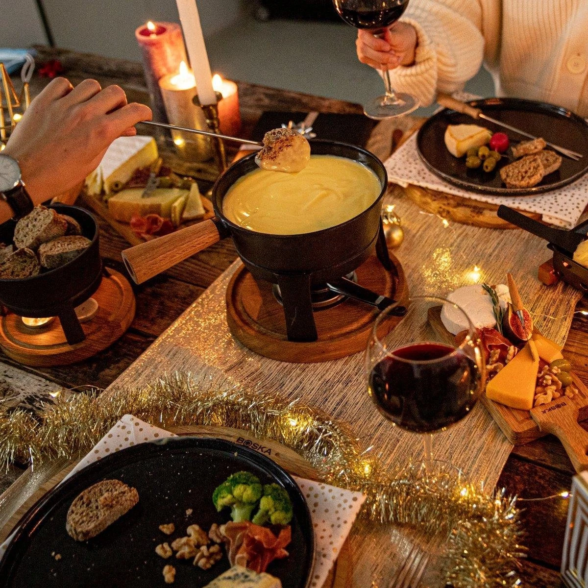 Boska Pizzaplank Friends L - BBQ Accessoires - Eikenhout - Handige Opvanggeul - Ø 34 Cm 13 Boska Pizzaplank Friends L - BBQ Accessoires - Eikenhout - Handige Opvanggeul - Ø 34 Cm - Afbeelding 11