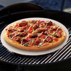 MaxxHome Pizzasteen - BBQ Steen - Pizzasteen Voor De Lekkerste Bereiding Van Een Pizza Op Jouw Barbecue Of In De Oven - Pizza Steen Rond - Medium (33 Cm) -Keukengrill Winkel 1200x1200 322