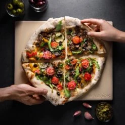 Navaris Pizzasteen XL Voor Oven En Barbecue - Rechthoekige Pizzaplaat 38 X 30 Cm - Inclusief Pizzaschep Met Extra Lang Handvat En Receptenboek -Keukengrill Winkel 1200x1200 353