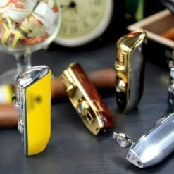 Cohiba® Sigarenaansteker - Sigarenboor - Sigaren - Sigaar - Cohiba Aansteker - Sigarenboor - Sigaren Accessoires - Sigarenknipper - Sigaar Aansteker - Cohiba - Incl. Luxe Geschenkdoos - Rood -Keukengrill Winkel 1200x1200 68