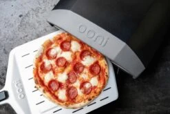 Ooni Pizzaschep Aluminium - Perforated Pizza Peel 12 Inch -Keukengrill Winkel 1200x800 13
