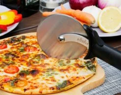 Bighorn Pizzaschep Voor BBQ En Oven-Inklapbare Handgreep -Pizzasnijder- Edelstaal -geschikt Als Broodschep En Ovenschep - SRPT01 -Keukengrill Winkel 1200x944 1