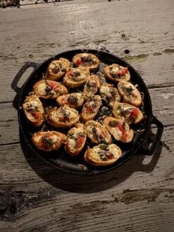 Valhal Outdoor Skillet / Plancha / Koekenpan - Gietijzer - Diameter 35cm, Twee Handvatten, VH35F 27 Valhal Outdoor Skillet / Plancha / Koekenpan - Gietijzer - Diameter 35cm, Twee Handvatten, VH35F -Keukengrill Winkel 900x1200